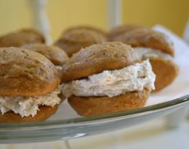 pumpkin whoopie pie