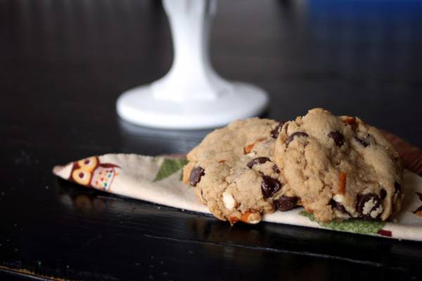 choc-chip-pretzel-cookies-1-600x400